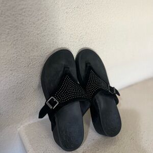 Vionic Ladies Naples‎ Platform Flip Flop Sandals With Rhinestone Accents Size 8